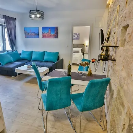 Tchiba In Diocletian's Palace * Split