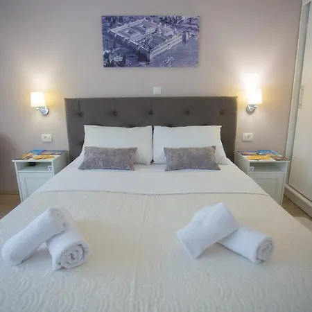 Tchiba In Diocletian's Palace *