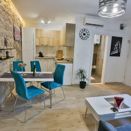 Tchiba In Diocletian's Palace Apartman Split